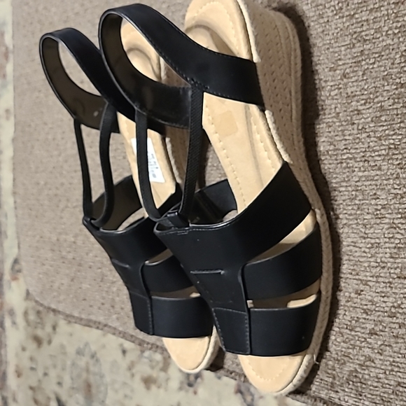 St. John's Bay Shoes - ST. JOHN'S BAY WOMENS BLACK SHOES/SANDALS SIZE 11 WIDE WITH MEMORY FOAM